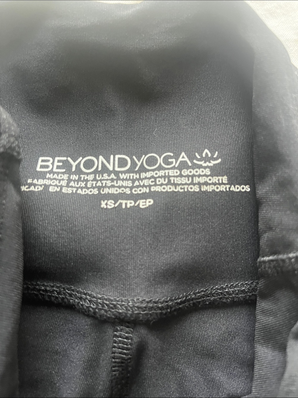 Beyond Yoga Black Heart-Print Strappy Bralette and leggings - Picture 4 of 5